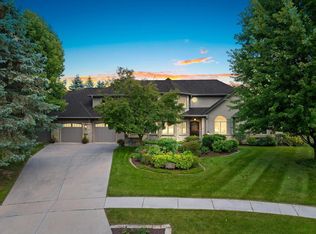 2101 Hunters Ridge Ct, Manitowoc, WI 54220