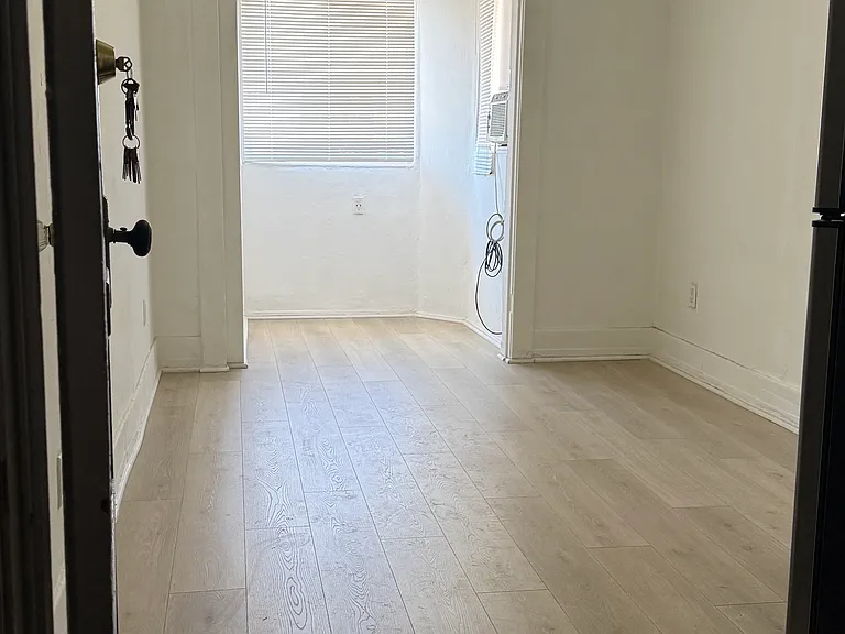 2408 S Grand Ave #17 — Photo 5