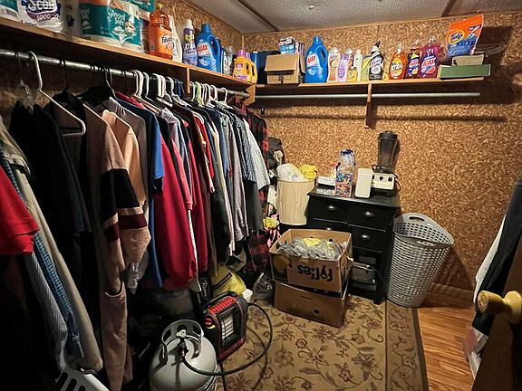 3rd image of 3871 Roundtop Cir