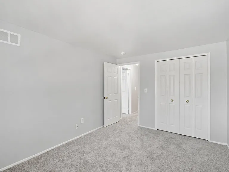 Creekside Apartments — Photo 10