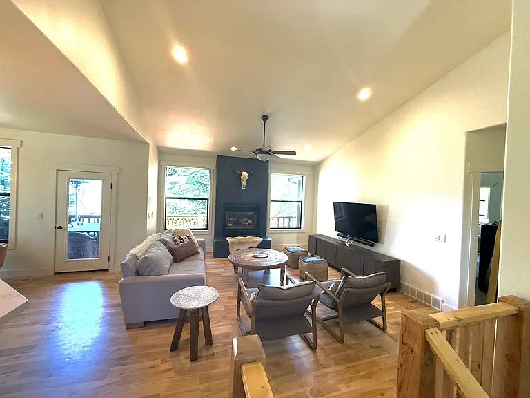 7492 Susans Cir — Photo 17