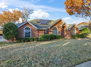 808 Shady Glen Ct, Fort Worth, TX 76120