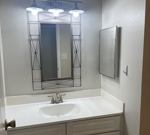 5th image of 7041 N Holiday Dr