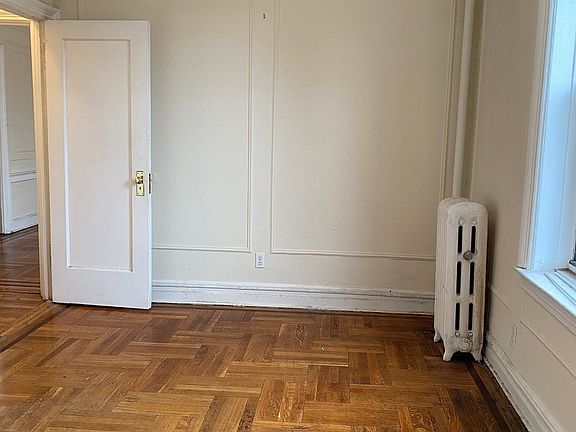5th image of 209 E 16th St APT C9