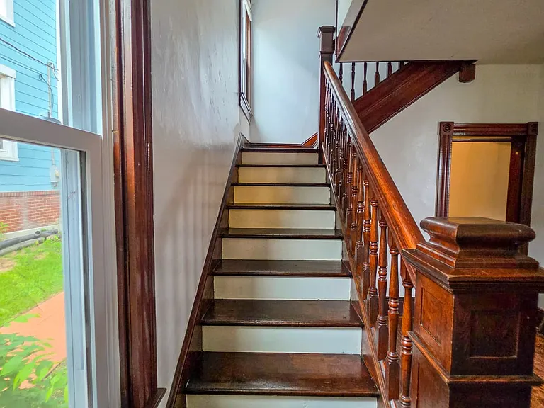 8 N Virginia Ave — Photo 4