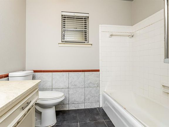 4th image of 646 Flamingo Way