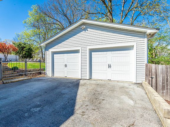 5th image of 1121 O'Henry Dr