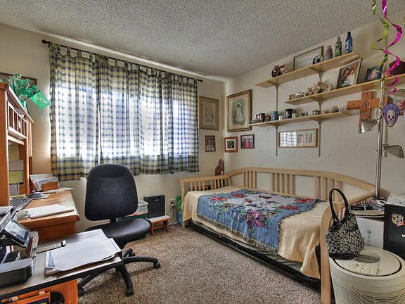 5th image of 472 Safari Dr