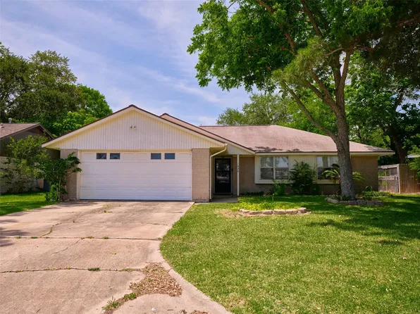 1426 Mahlmann St, Rosenberg, TX 77471