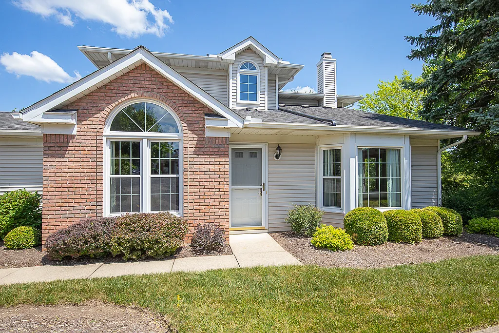 19264 Bradford Ct — Photo 1