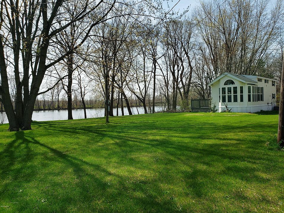 1st image of 9070 Lake Forest Dr