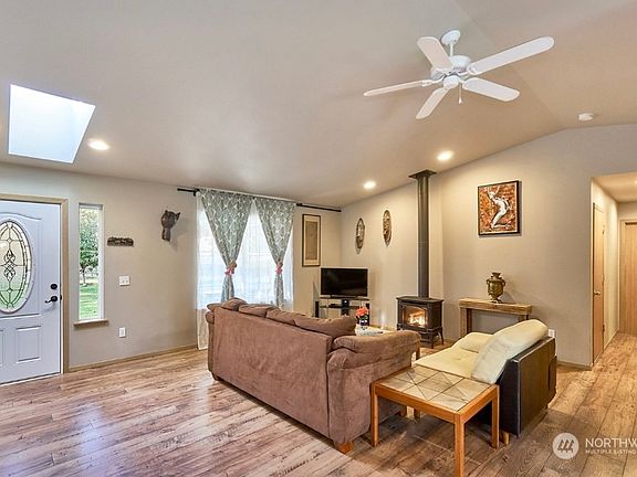 2nd image of 1435 Graham Drive