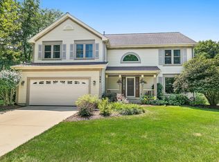 880 Stockbridge Pl, Elgin, IL 60120