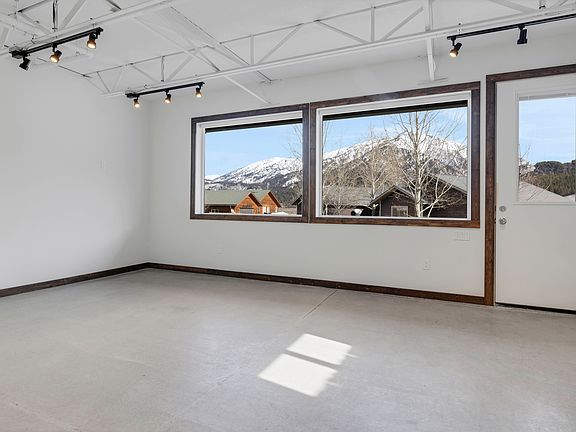 3rd image of 374 Wooden Spur Dr #5
