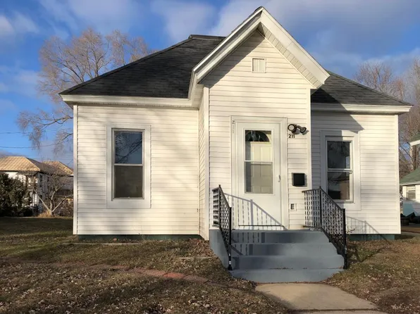211 West Emmett Street, Portage, WI 53901