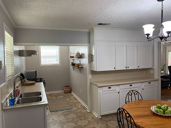 4th image of 2504 Olive St