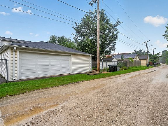 2nd image of 3341 Prairie Ave