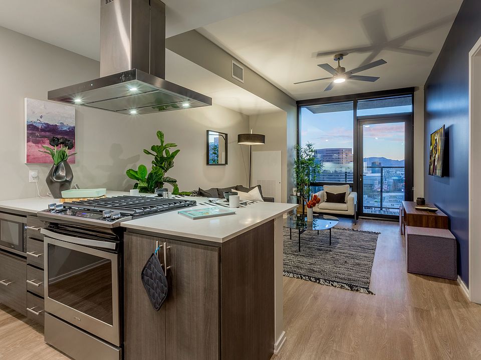 1st image of 330 E Pierce St #10571328