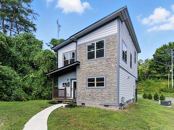 5th image of 576 Dollywood Ln