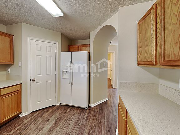 4th image of 636 Blueberry Hill Ln