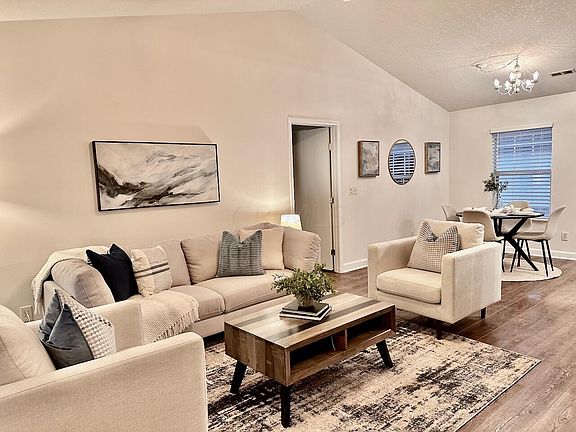 5th image of 1369 Hillview Cir W