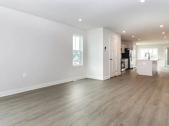 4th image of 600 Augustine Ct #1