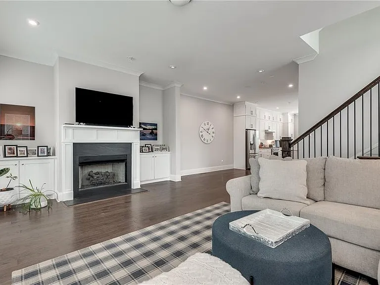 398 Concord St — Photo 12