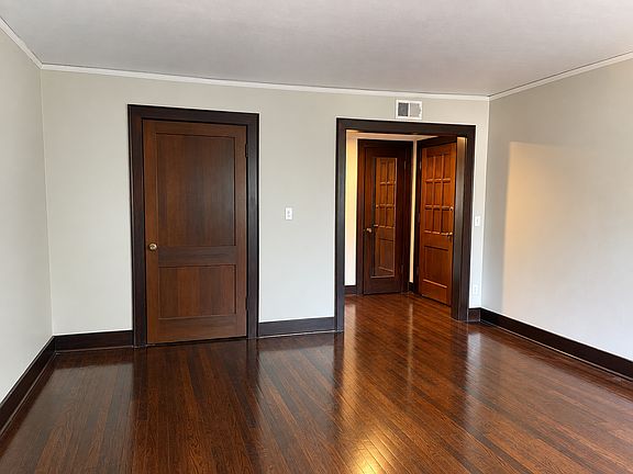 4th image of 3306 Burt St #4