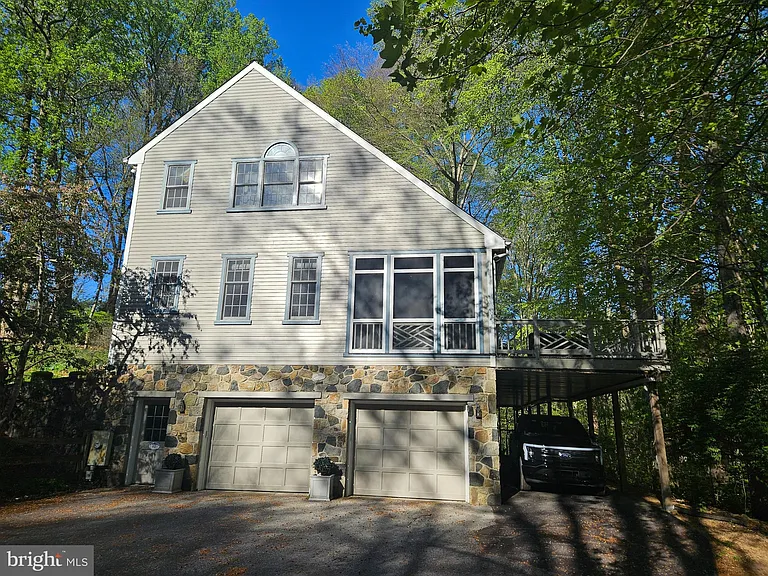 14 Barberry Ln — Photo 2