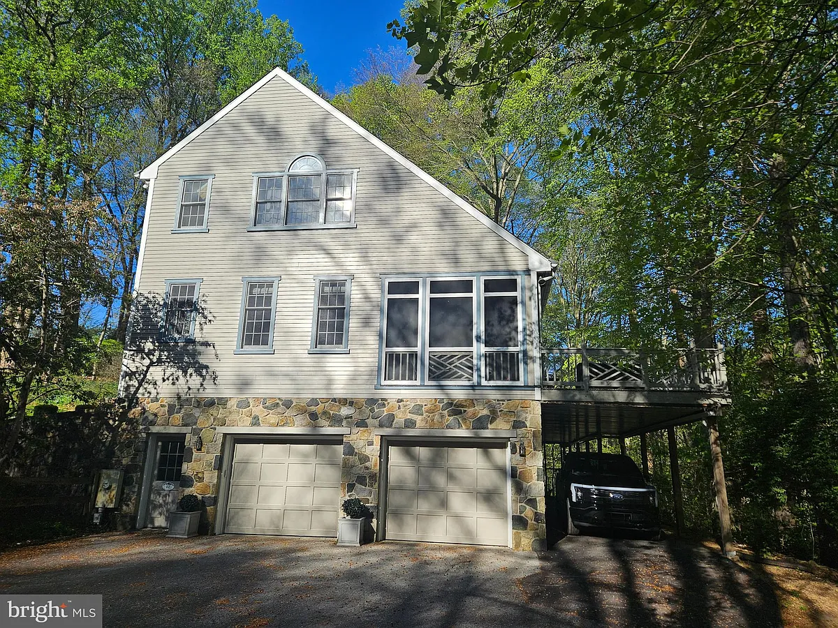 Building Photo - 14 Barberry Ln