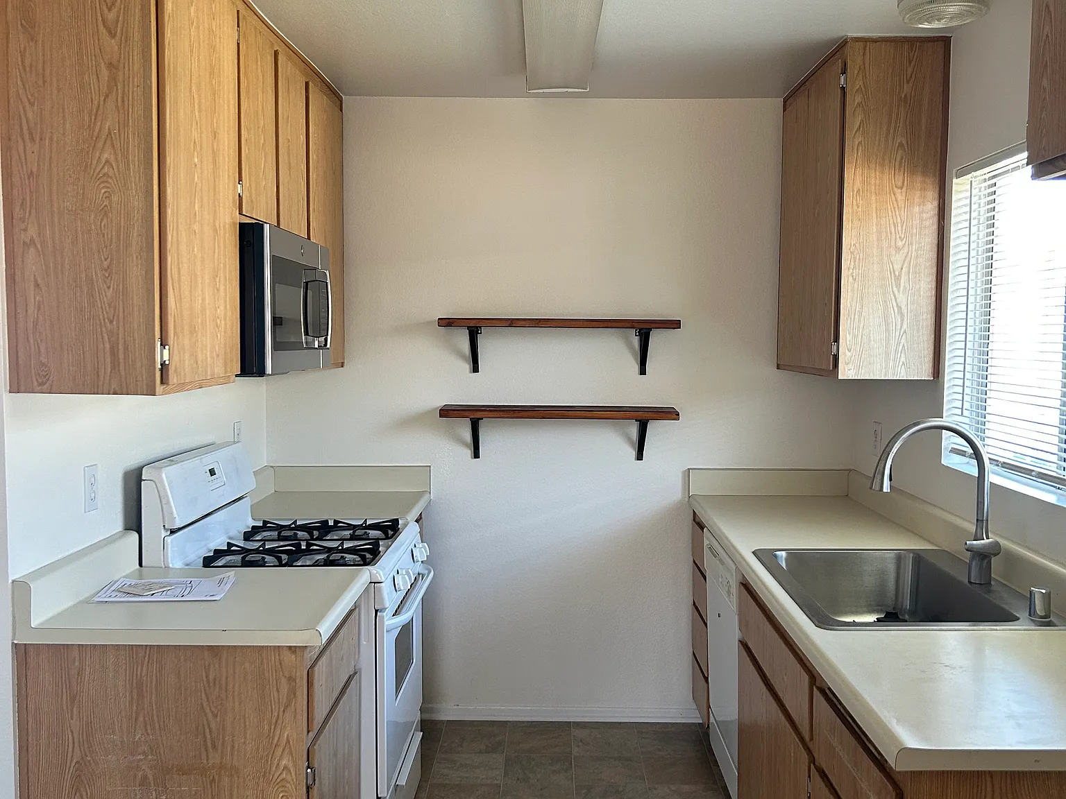 3 bed, 1317 sqft, $2,800 — Photo 3