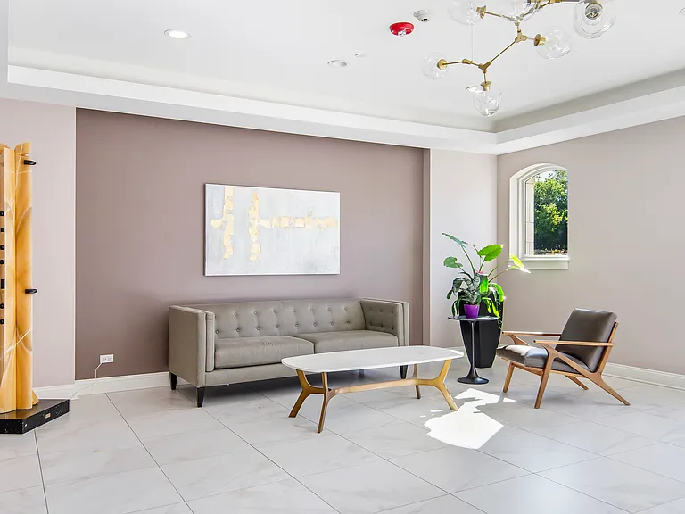 833 Laurel Ave #206 — Photo 2