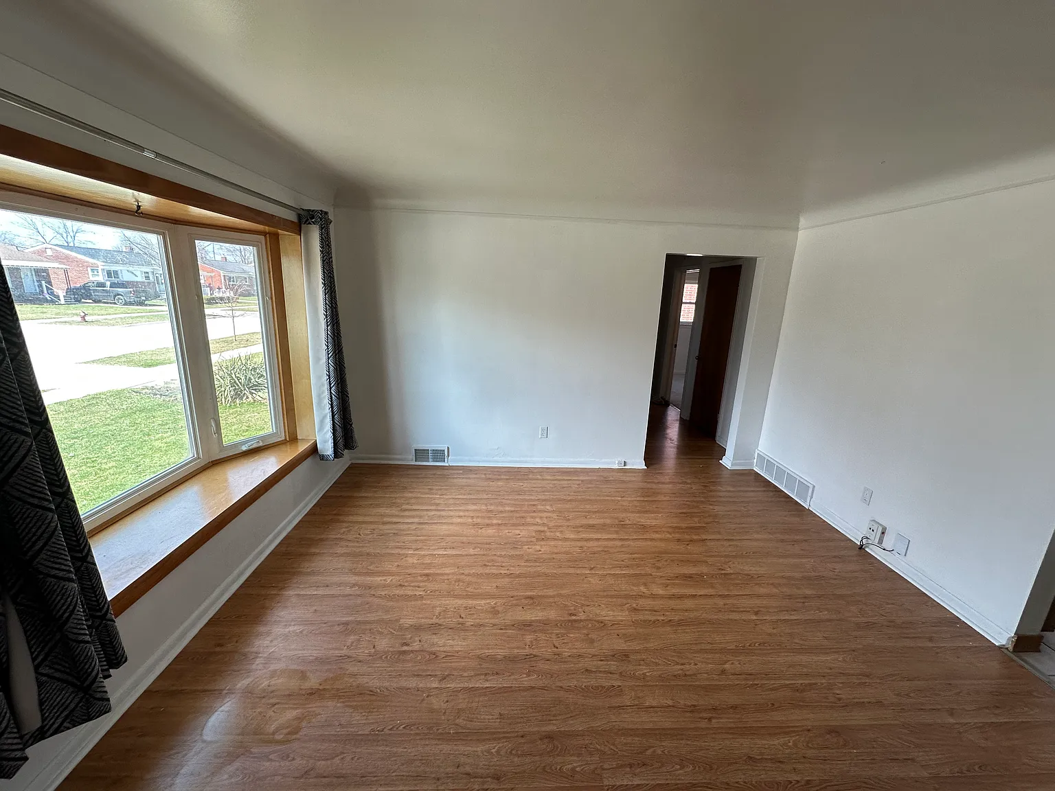 Hughes St, Saint Clair Shores — Photo 4