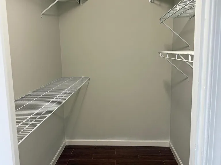 22492 Middletown Dr — Photo 11