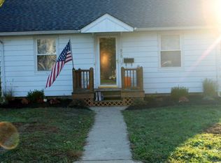 910 N Epworth St, Fairfield, IL 62837