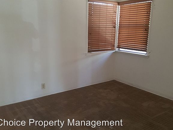 3rd image of 1110 W Poplar St