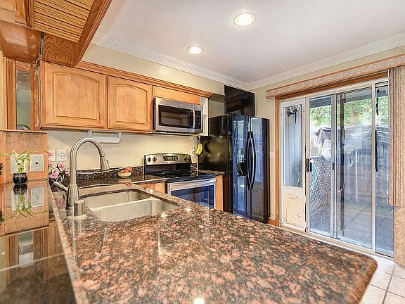 5th image of 5644 Hamilton St APT 64