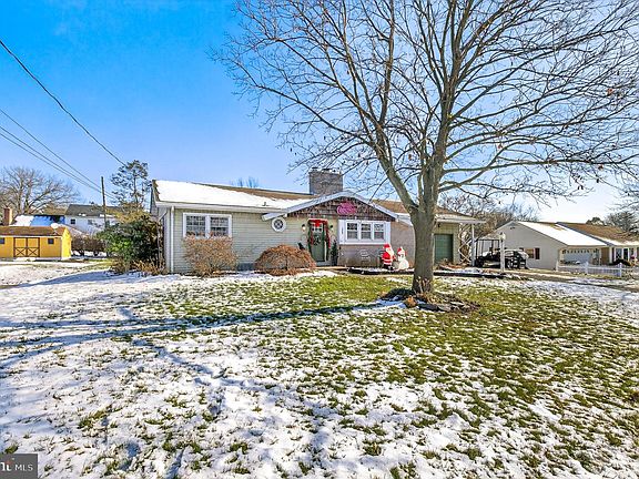 2nd image of 323 Edgemont Dr