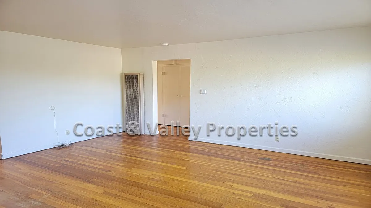 Building Photo - 835 Bautista Dr