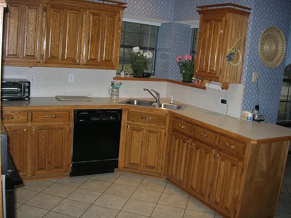 4th image of 2806 Live Oak Dr