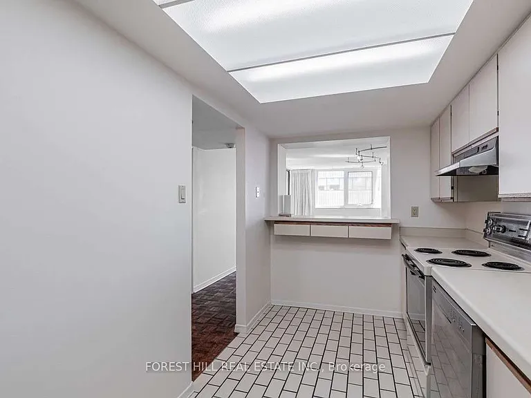 360 Bloor St E #910 — Photo 8