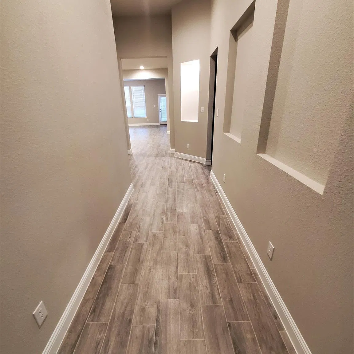 4 bed, 1982 sqft, $2,900 — Photo 2