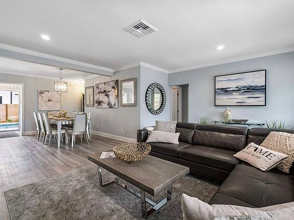2nd image of 401 28th St #401