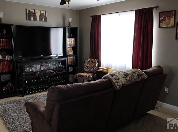 3rd image of 658 S Wolcott Dr