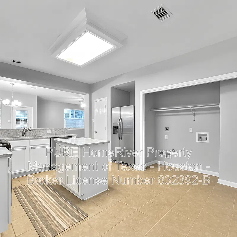 4 bed, 2.5 bath, 2440 sqft, $2,145 — Photo 3