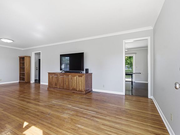 4th image of 119 Gates Dr