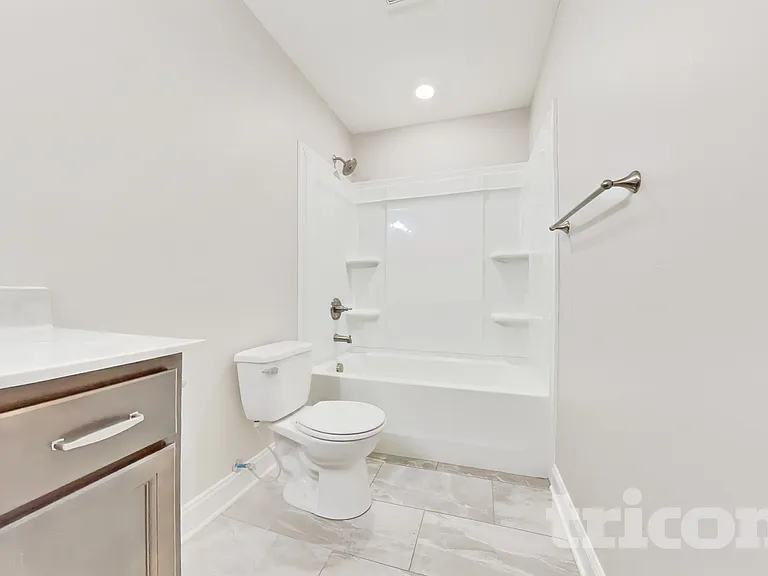 1093 Whitney Dr — Photo 14