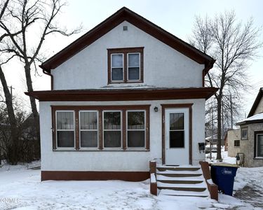 120 4th Ave SE, Jamestown, ND, 58401