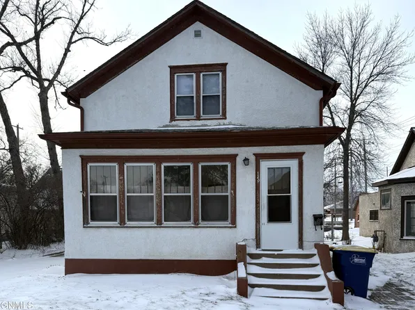 120 4th Ave SE, Jamestown, ND 58401