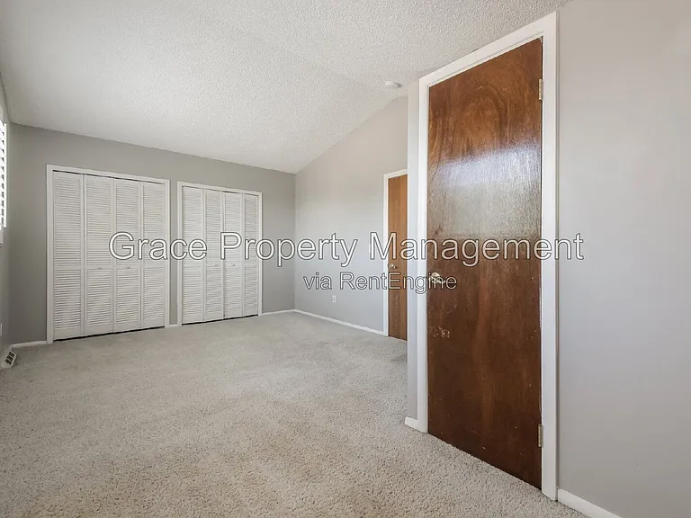 10870 Stuart Cir — Photo 13